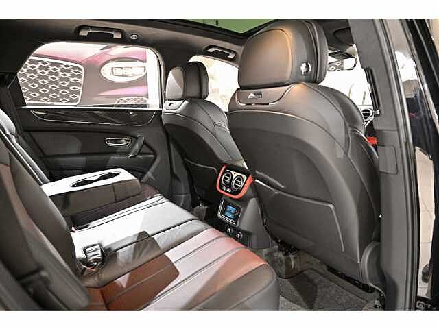 18:Bentley Bentayga V8, SUV, Onyx, Bentley Paris Seine