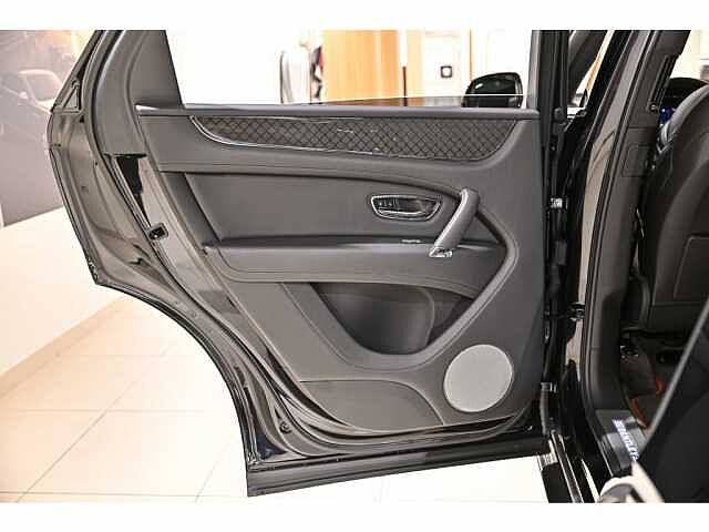 24:Bentley Bentayga V8, SUV, Onyx, Bentley Paris Seine