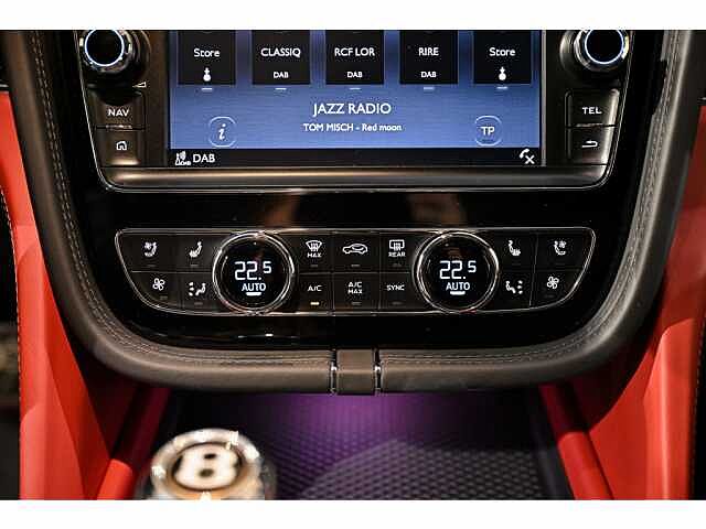 38:Bentley Bentayga V8, SUV, Onyx, Bentley Paris Seine