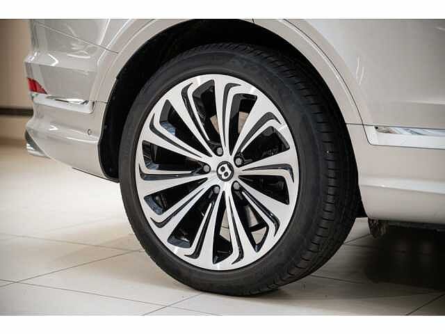 12:Bentley Bentayga First Edition V6 Hybrid, SUV, Silver Storm, Bentley Paris Seine