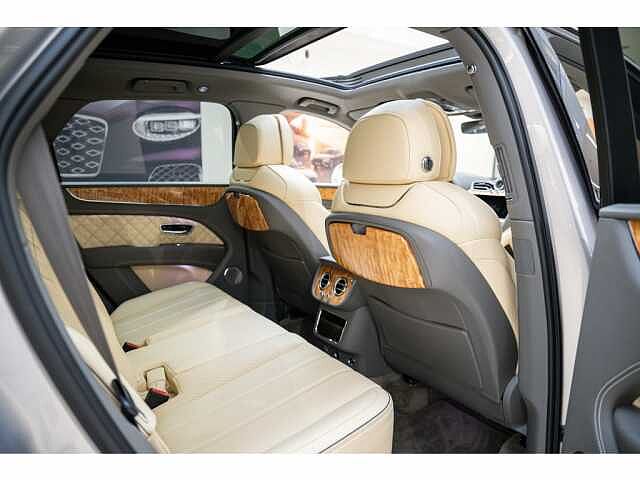 15:Bentley Bentayga First Edition V6 Hybrid, SUV, Silver Storm, Bentley Paris Seine