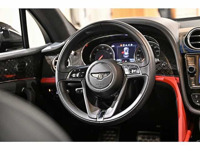 27:Bentley Bentayga V8, SUV, Onyx, Bentley Paris Seine