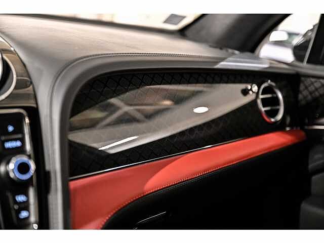 41:Bentley Bentayga V8, SUV, Onyx, Bentley Paris Seine