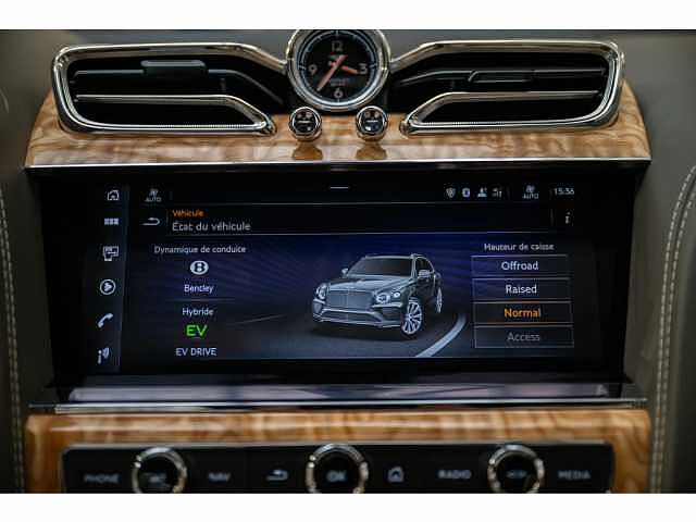 37:Bentley Bentayga First Edition V6 Hybrid, SUV, Silver Storm, Bentley Paris Seine